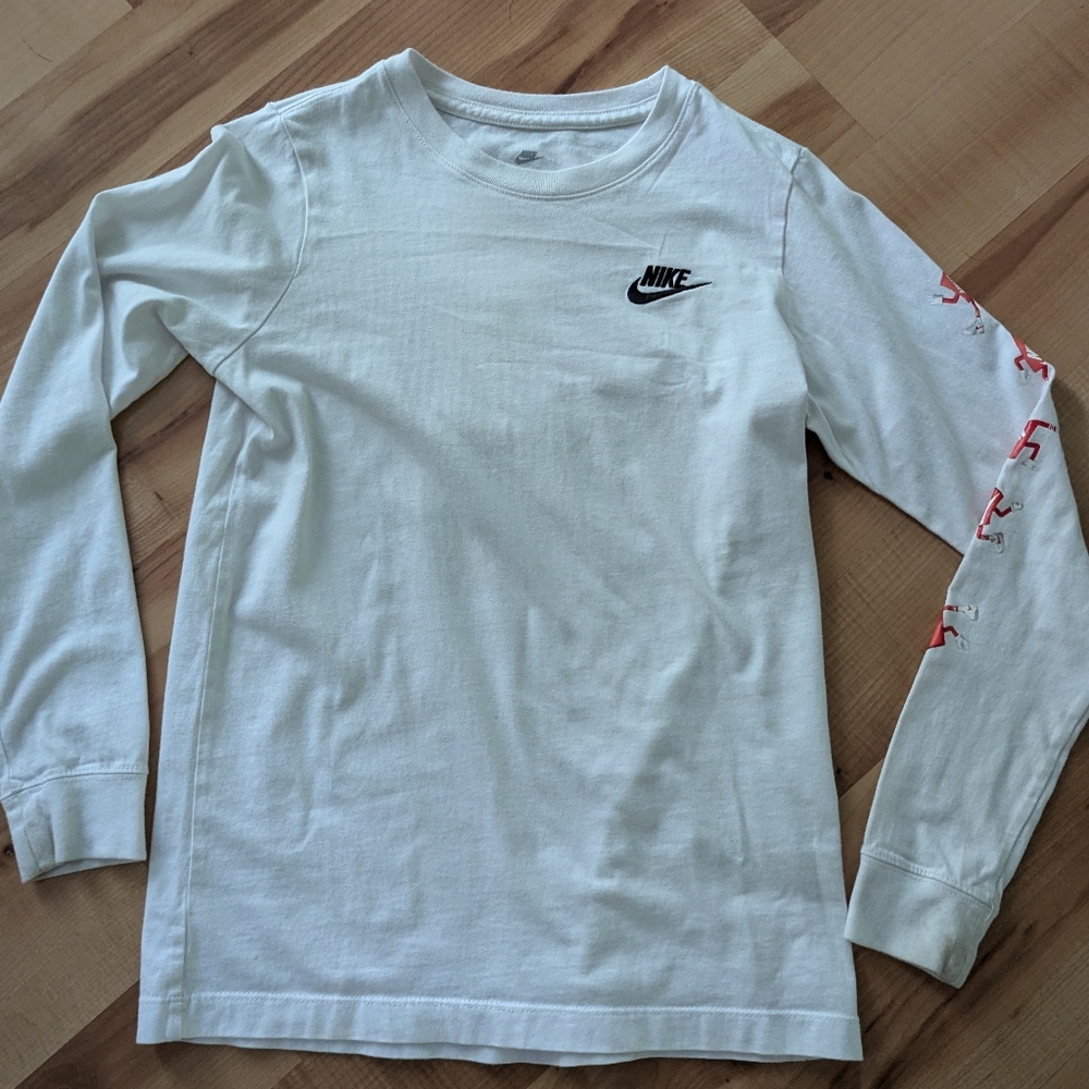 Boys youth Nike size large long sleeve shirt. Nike shoebox themed. EC